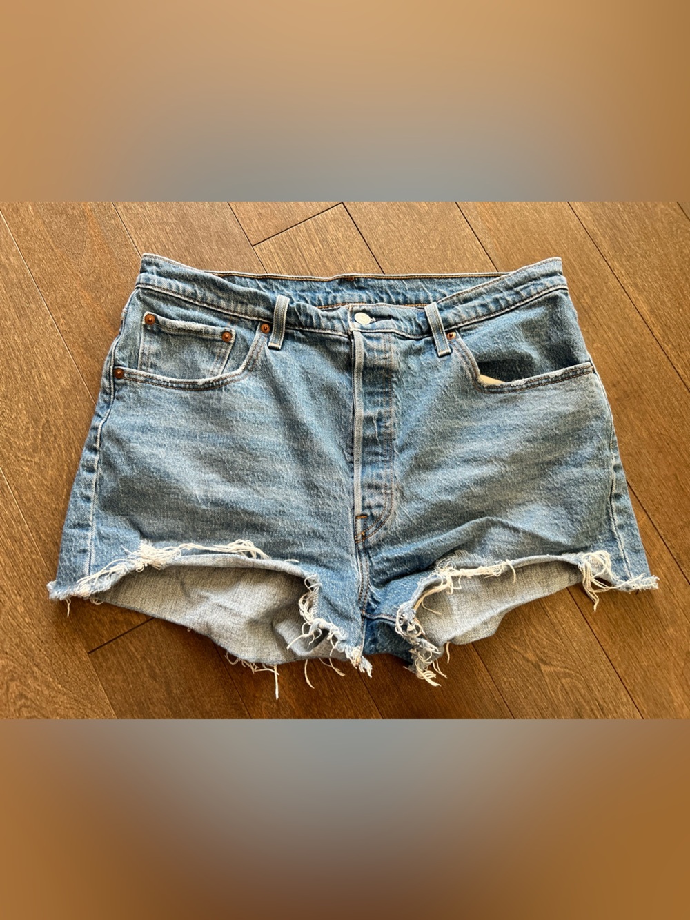 Vintage 501 Levi’s High-Rise Distressed Denim Shorts size 34